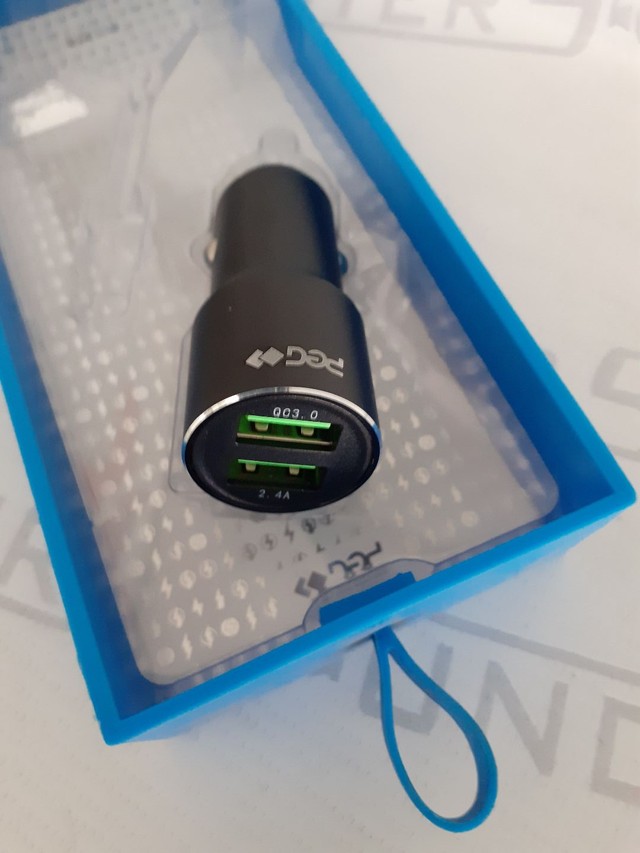 Fonte carregador veicular, para celular. Com 2 entradas usb. Novo.