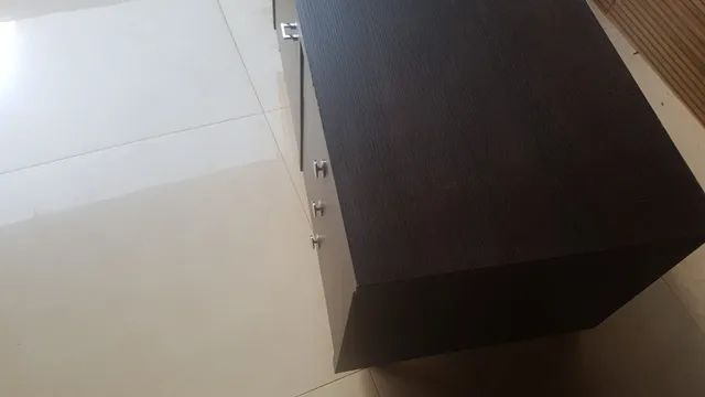  Armário, com rodinhas de silicone, super conservado