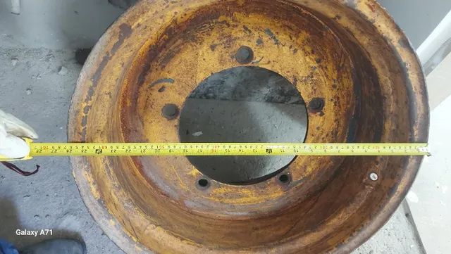 roda traseira retroescavadeira JCB - Foto 4