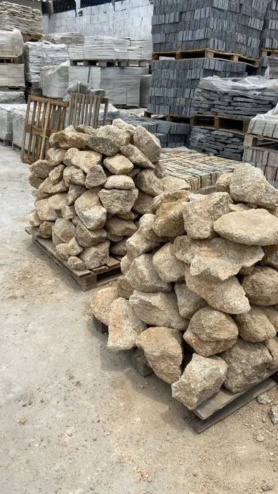 Pedras moledo p revestimento e lago 