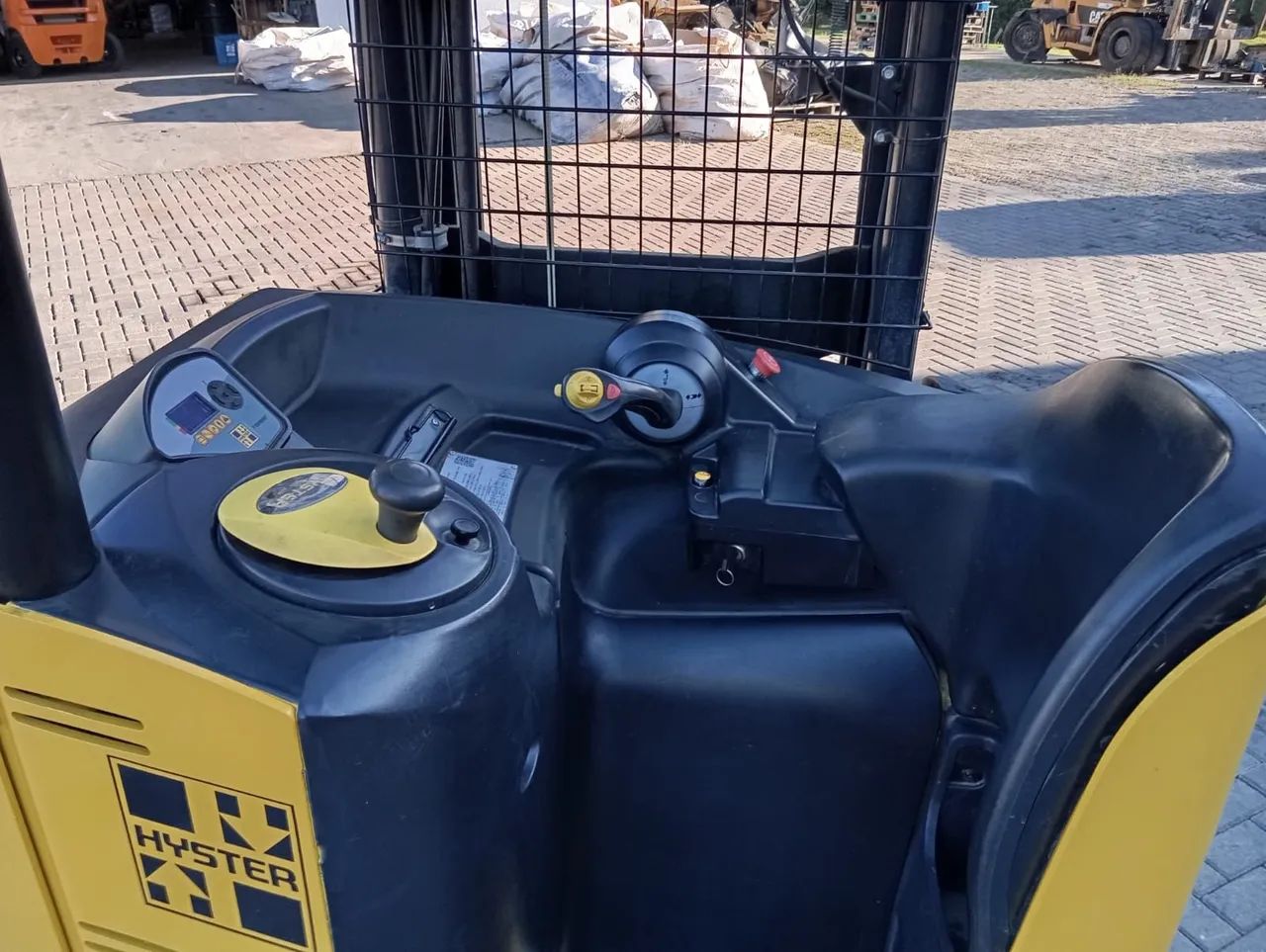 Empilhadeira pantográfica hyster ano 2020 - Foto 5