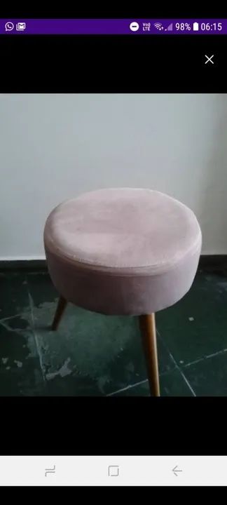 Puff de veludo com pernas palito nas cores rose e creme - Foto 3