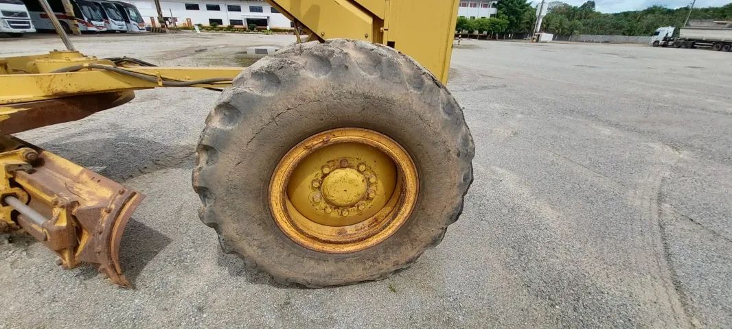 Motoniveladora, marca Caterpillar, modelo 135H, ano 1999 - Foto 4