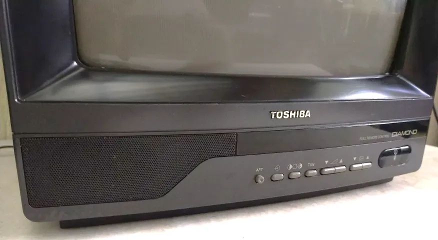 Tv Colecionador Tubo 14 Polegadas Colorida Antiga Marca Toshiba Bivolt c defeito - Foto 4
