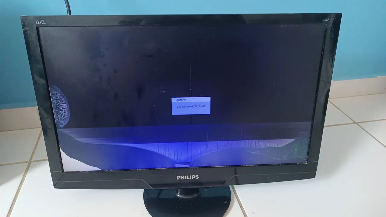TV Philips com tela danificada