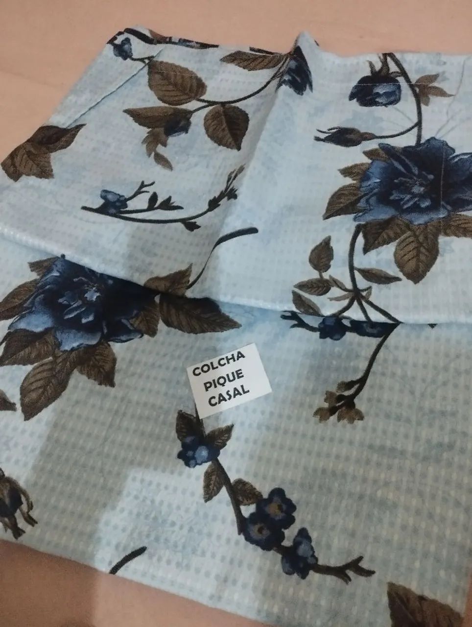 Colcha casal com duas fronhas azul com flores 