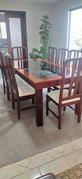 Mesa de jantar clássica e cadeiras - 8 lugares + armário de buffet + espelho