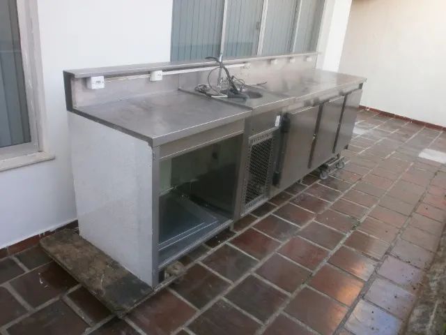 balcão refrigerado em inox - com 3 portas - pia  - espaço neutro - medindo 3mt - Foto 3