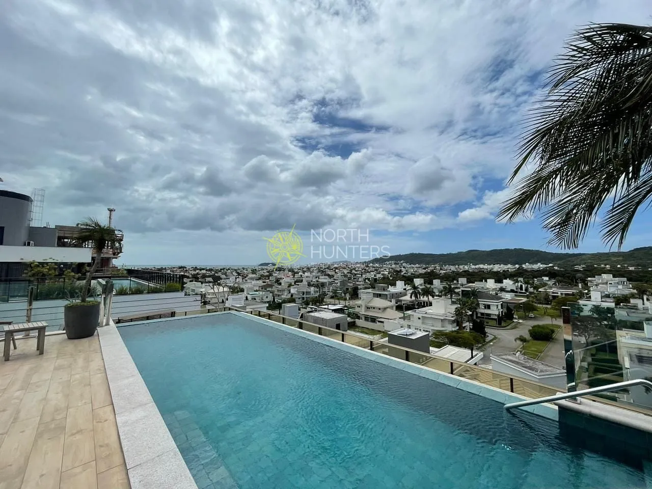 Apartamento para venda ou locação em Jurerê Internacional, Florianópolis - Ref. JHH2638