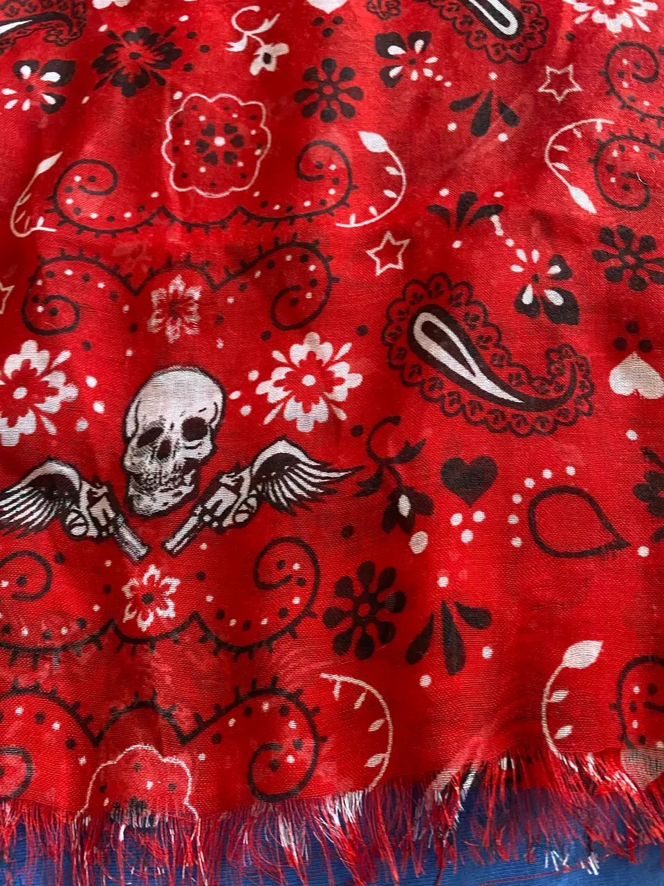 Lenço vermelho caveirinha - Foto 2