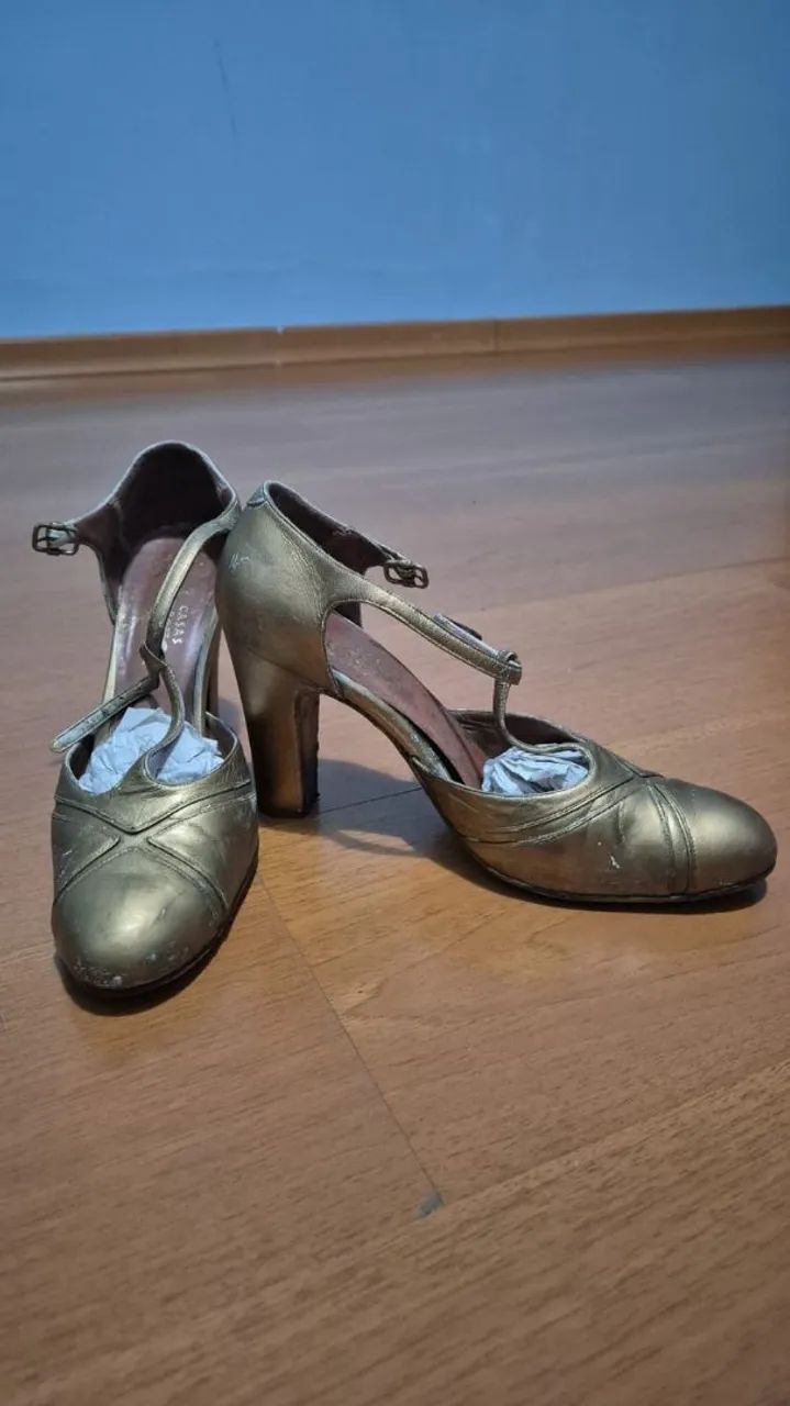 Sapatos vintage dourados