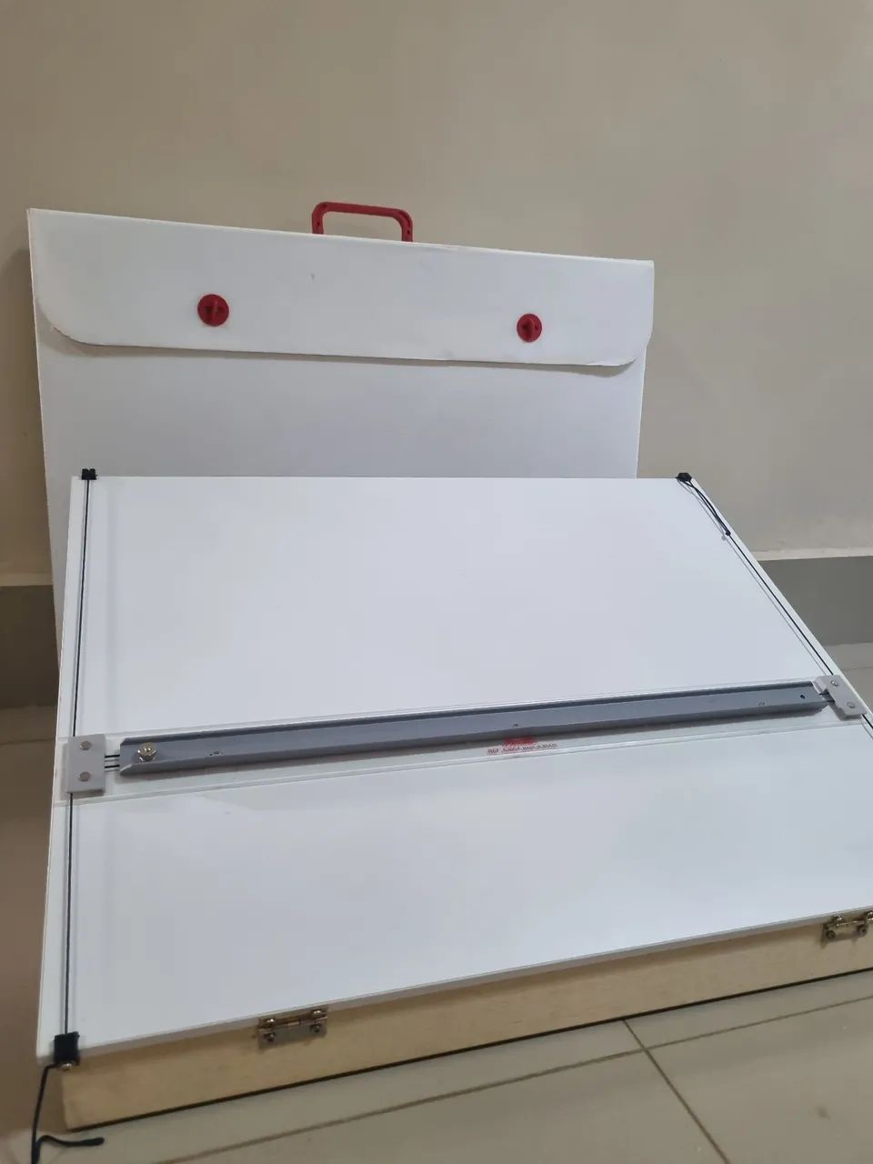 Vendo Prancheta Portátil A2 com Régua Paralela e alguns materiais  - Foto 6