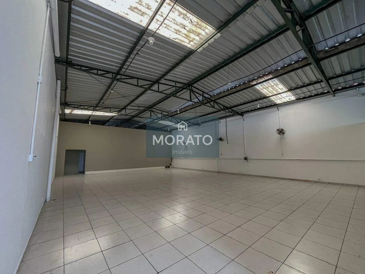 Galpão comercial com 360 m² à venda no Bairro Céu Azul