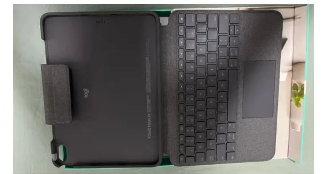 Teclado Logitech Folio Touch para iPad Air (4ª e 5ª geração) - Foto 2