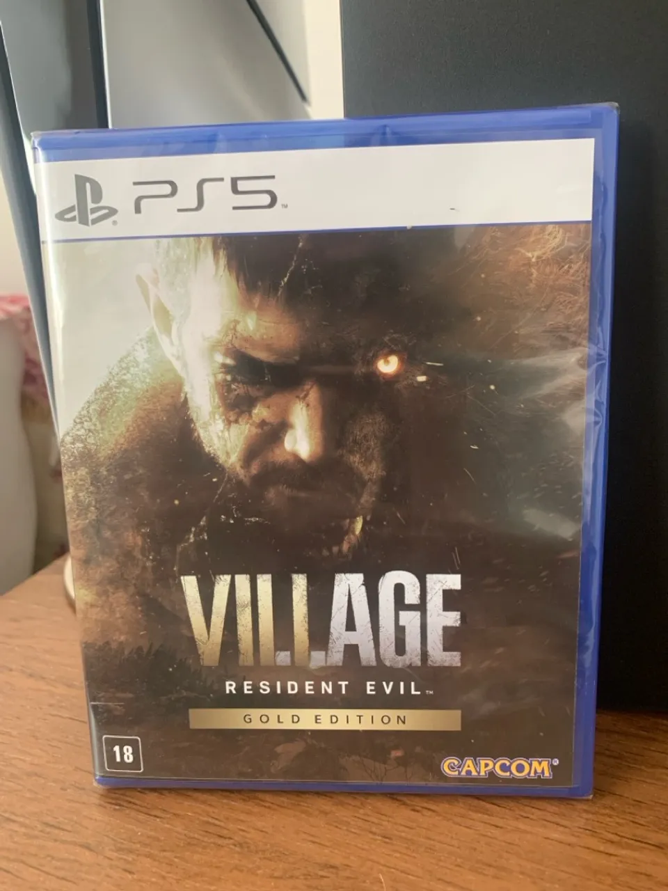 Resident Evil Village Gold Edition - PS5 - NOVO