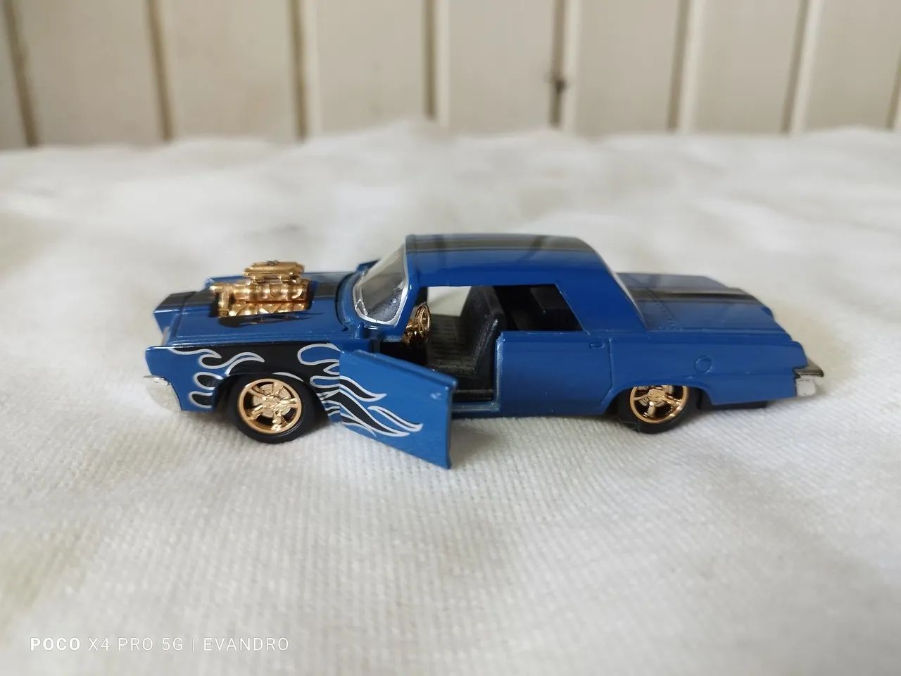 Carro Miniatura - Modelo Clássico - Foto 3