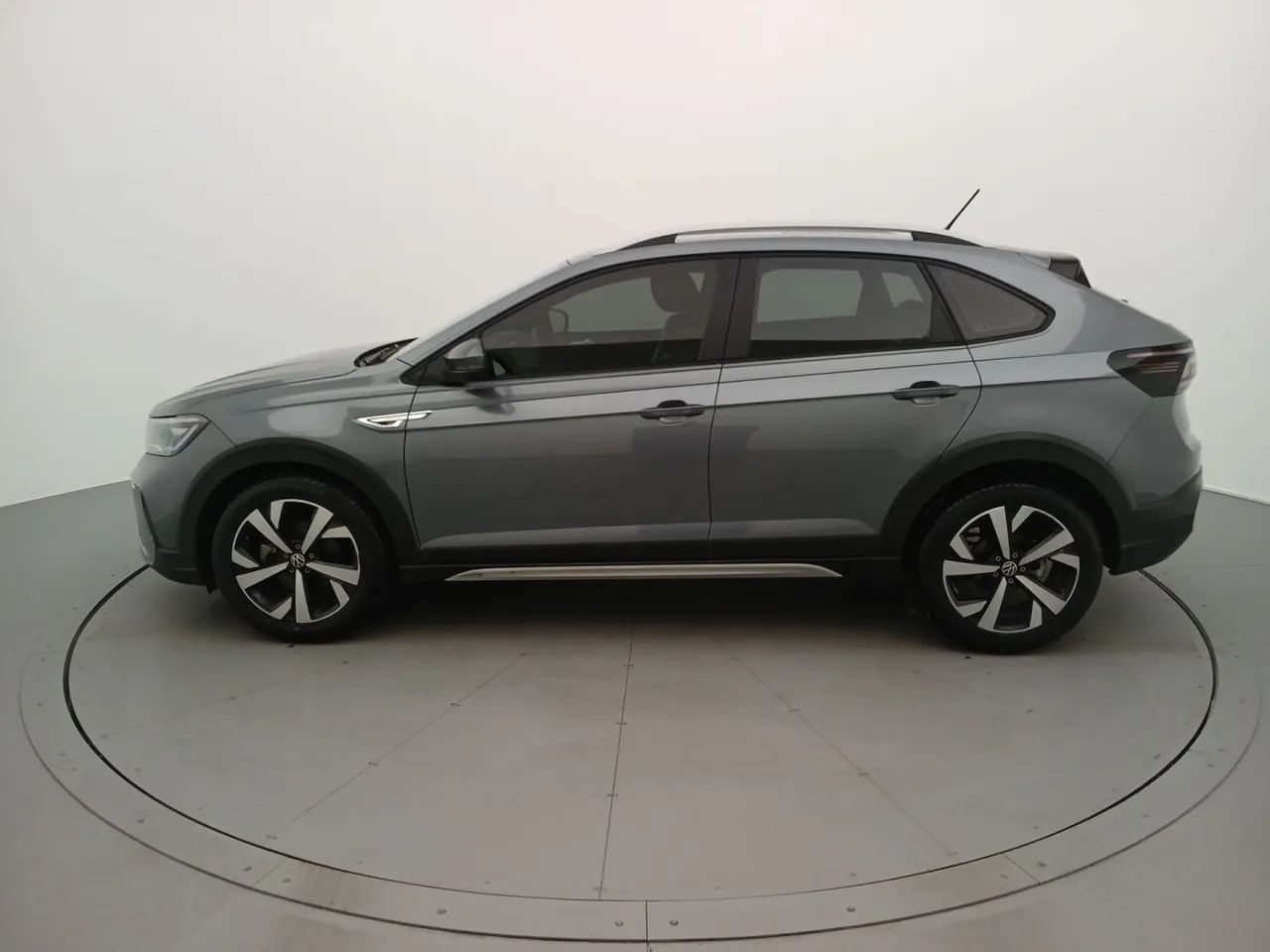 Volkswagen Nivus Highline 1.0 200 TSI Flex Aut., foto 2 de 18