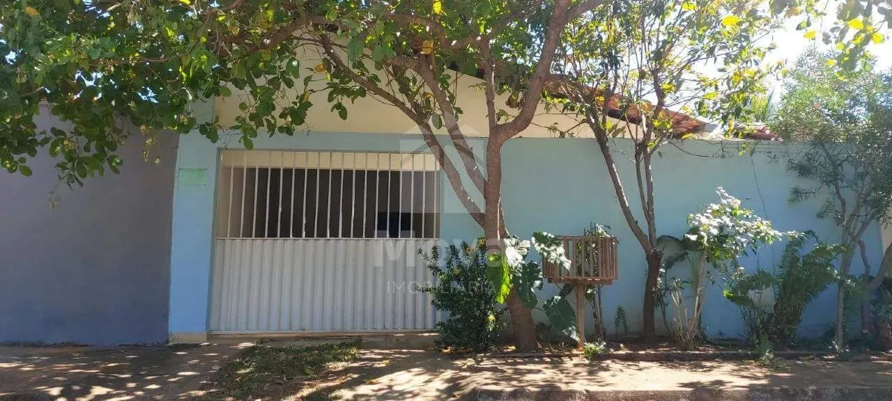 Casa charmosa na 305 Sul Quintal, garagem p/ 2 e localização imbatível!