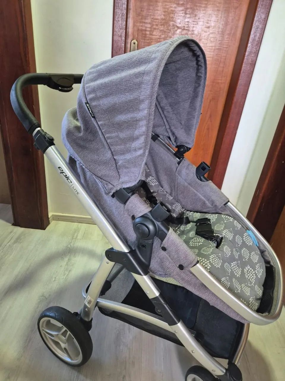 Carrinho Epic lite + bebê conforto + ISOFIX - Infanti / USADO