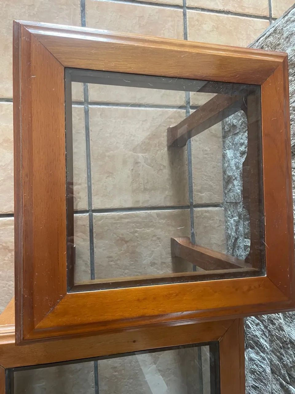 2 Mesas de Centro de Mogno, com detalhes, com Vidro - Foto 2