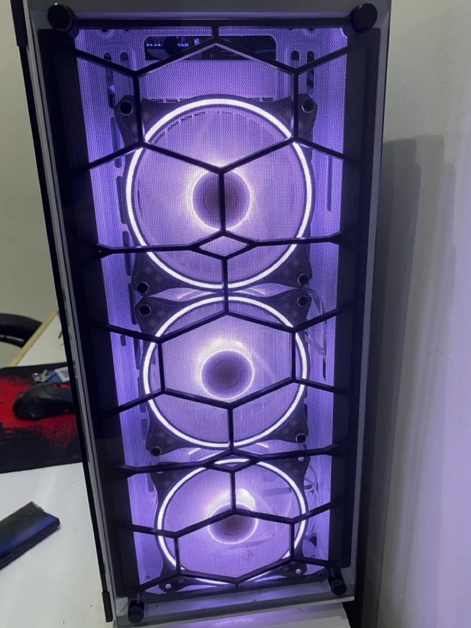 PC Gamer com LED e Design Moderno