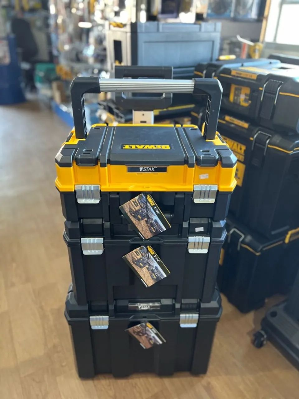Kit Carrinho Profundo com Rodas + 2 Caixas Organizadoras de Ferramentas Tstak DeWalt