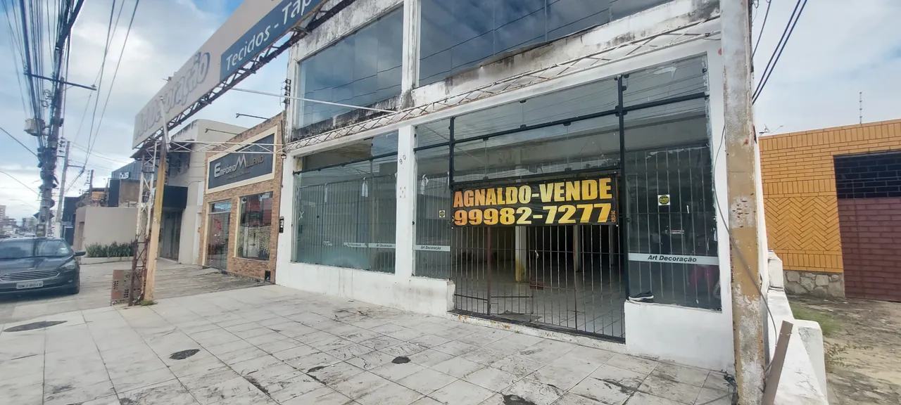 Imóvel para venda possui 700 metros quadrados em Jatiúca - Maceió - AL