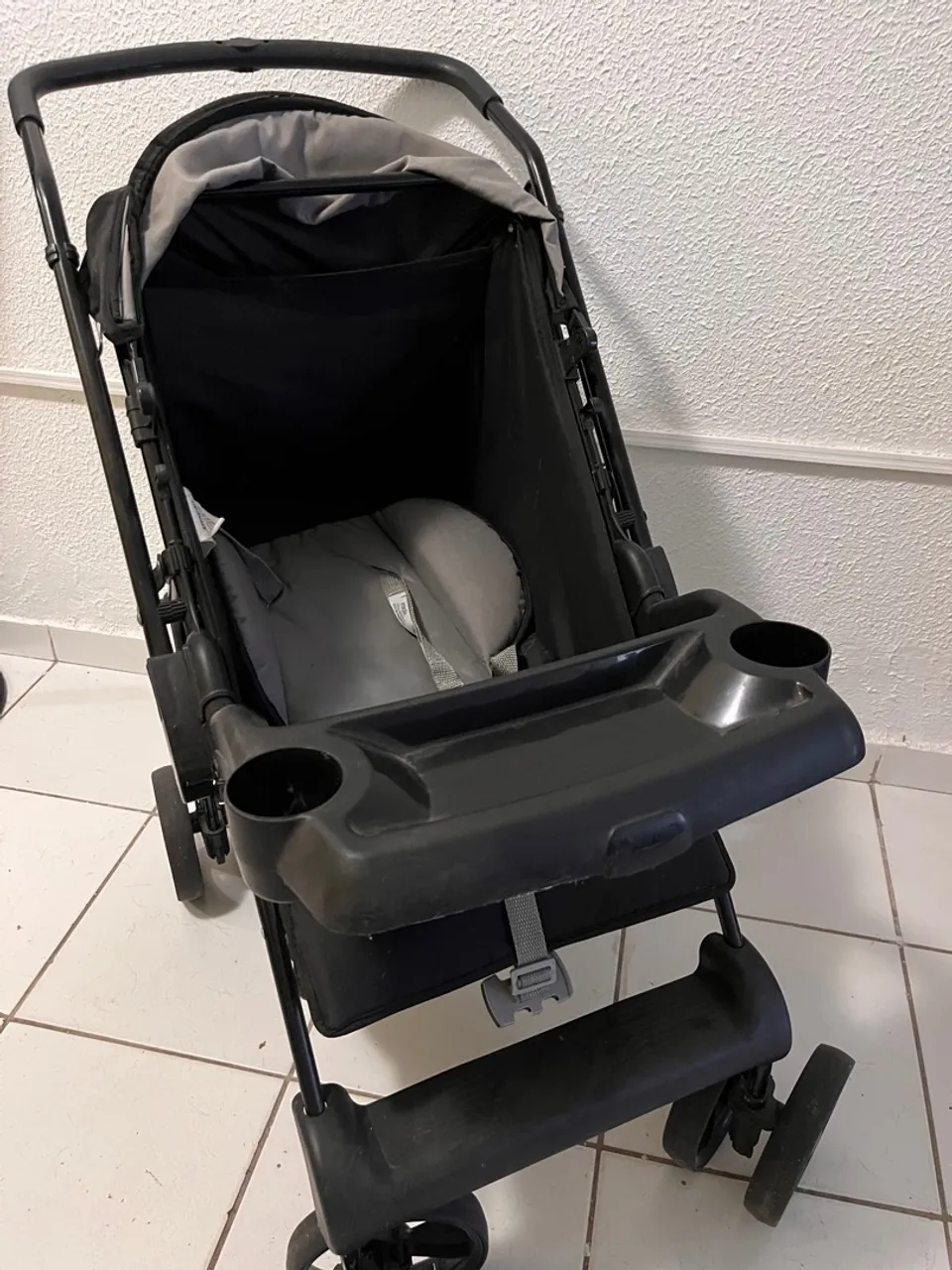 Carrinho de bebê prático e confortável