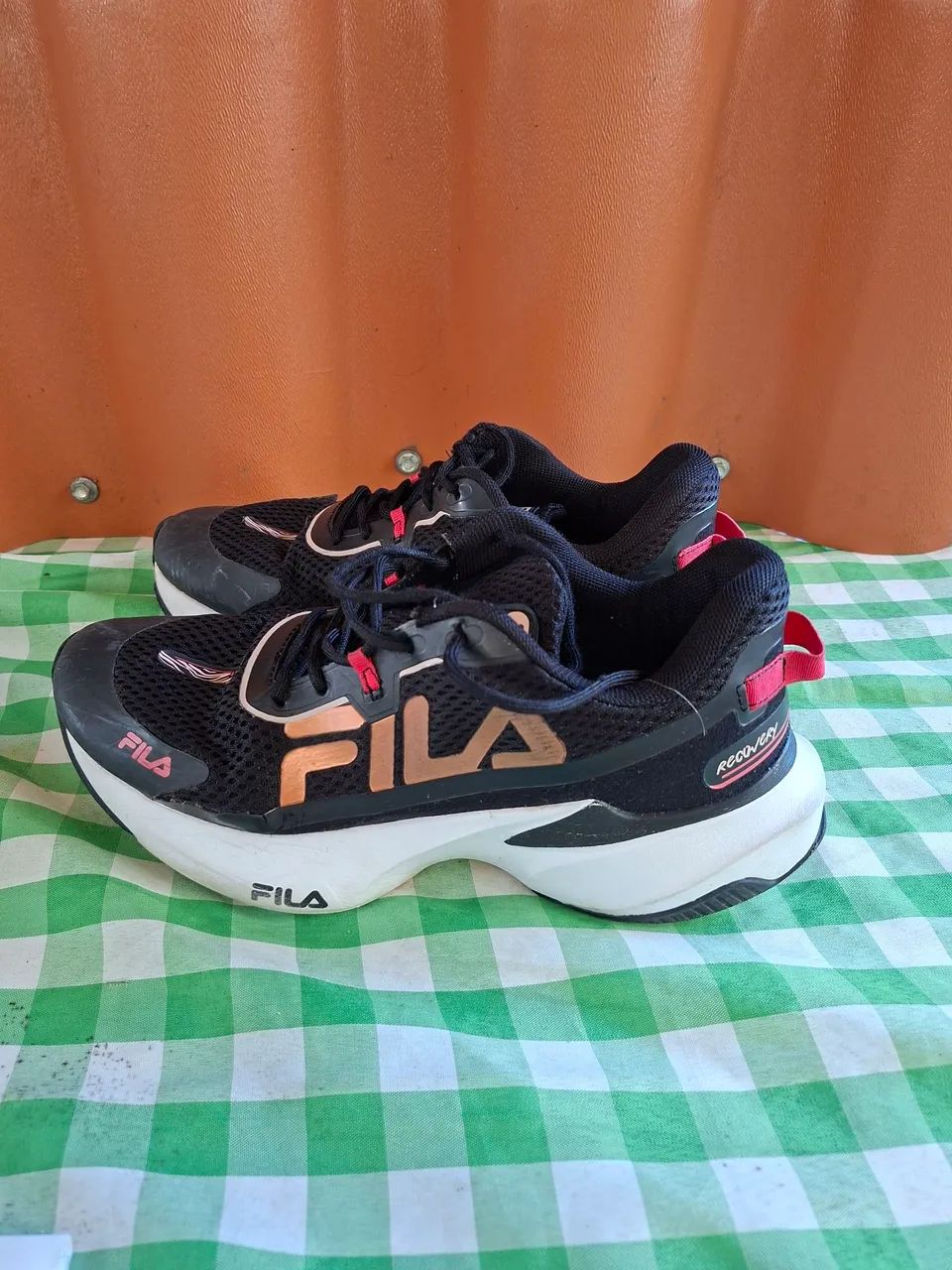 Tênis de corrida Fila Recovery em estado de novo Calçados