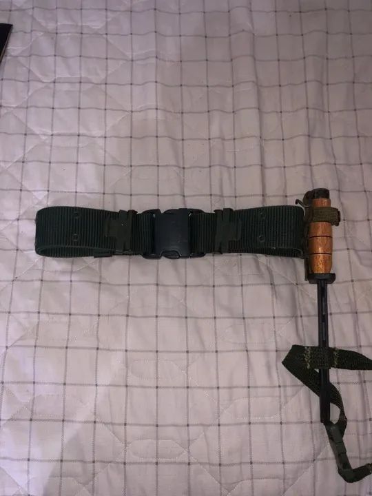 Faca de Sobrevivência Militar