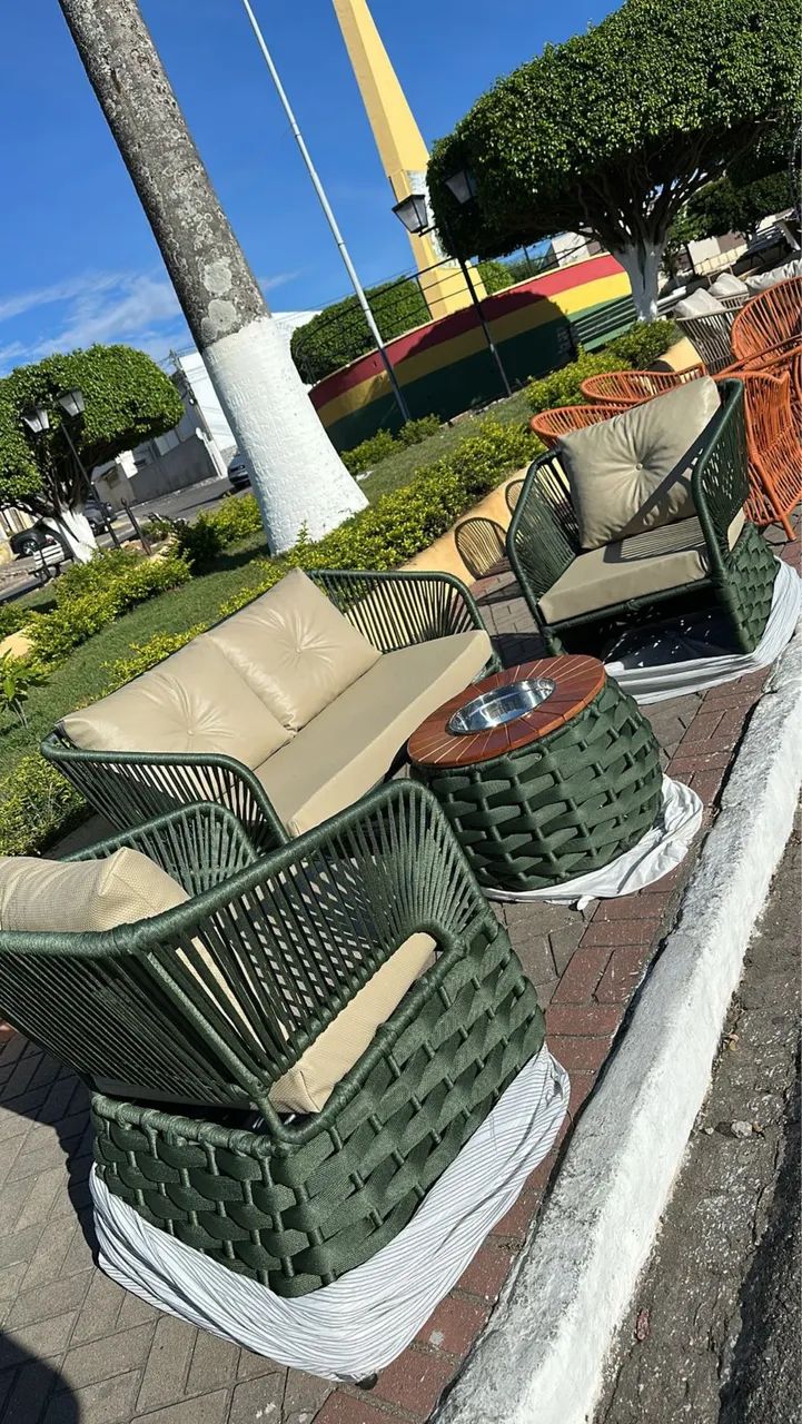 Jogo no tricô nativo com champanhera 