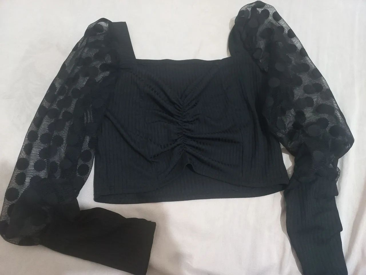 Blusa Cropped com Manga Bufante e mangas com transparência p