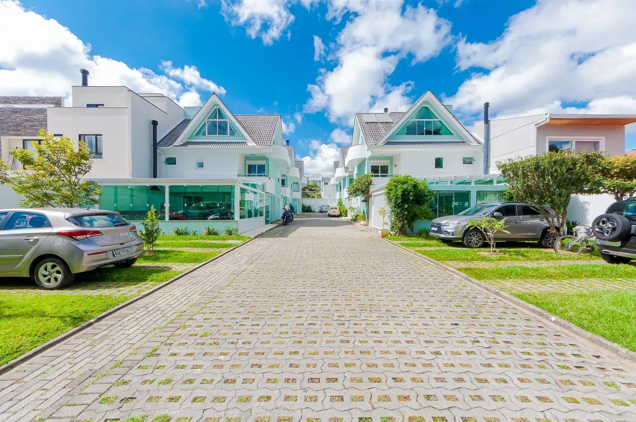 Belíssimo sobrado  com 160 m2 no Centro Cívico - Curitiba - PR R$ 1.090.000,00