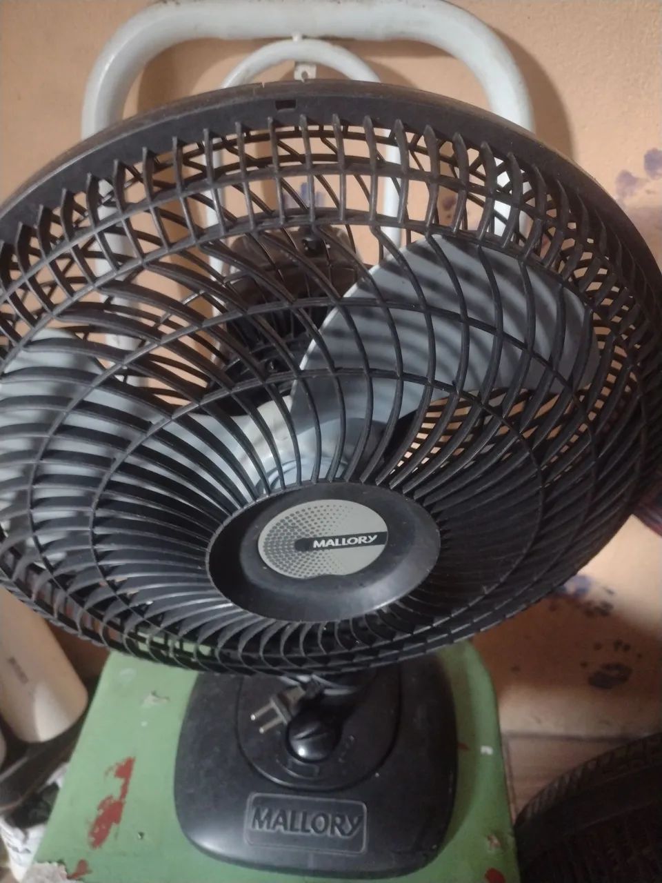 Ventilador de Mesa, Mallory e Arno, um grande um pequeno 