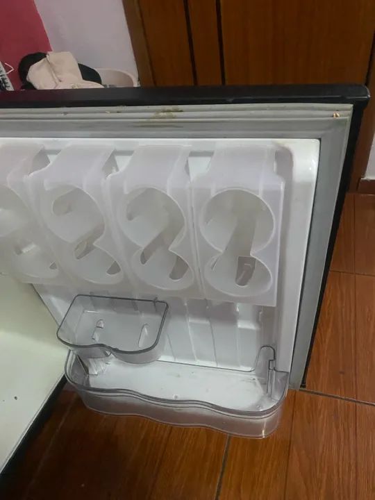 Frigobar Brastemp retrô preto - Foto 4