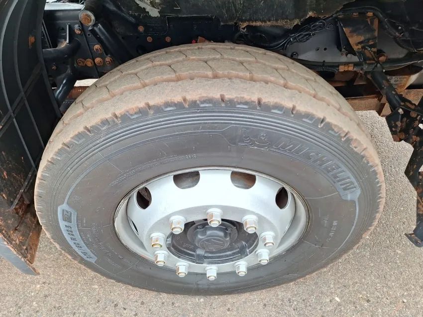 Volkswagem Constallation 30.330 8x2 2016/2017. - Foto 14