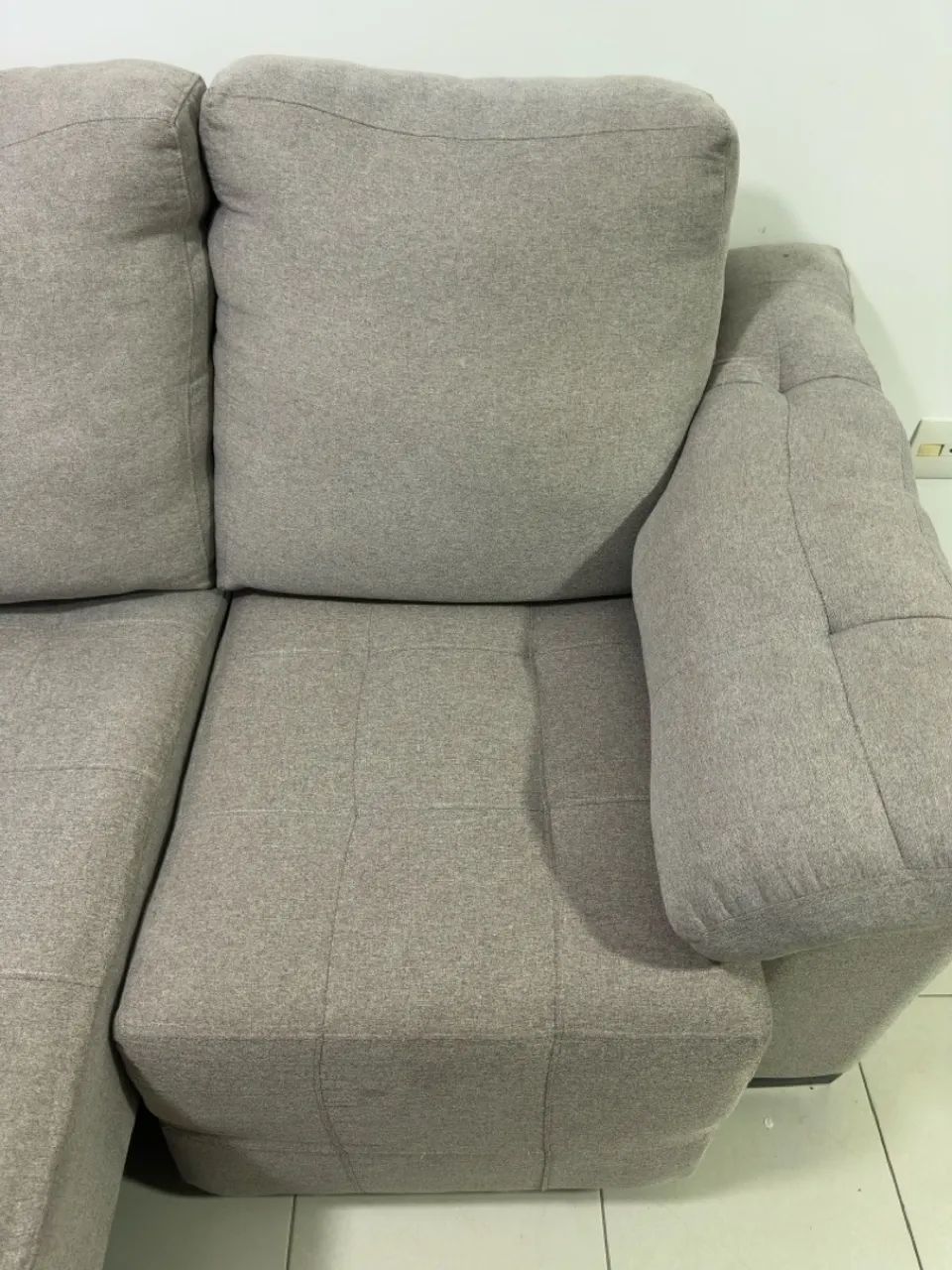 Sofá Retrátil de Linho Cinza - Ultra Conforto, Design Sofisticado e Pronto para Levar!  - Foto 5