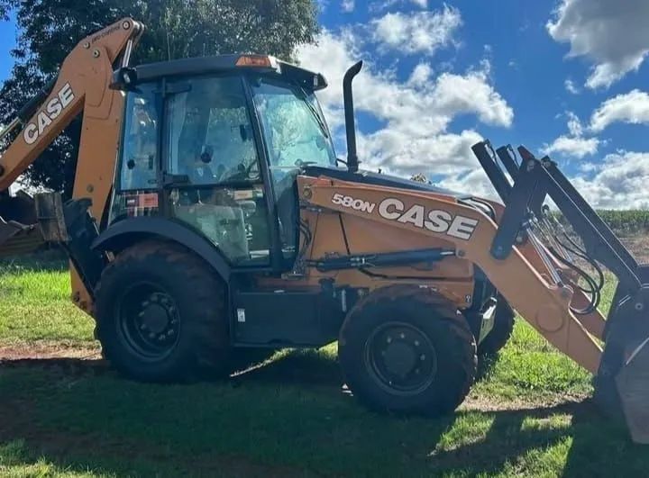 Retroescavadeira case 580n 4x4 ano 2021