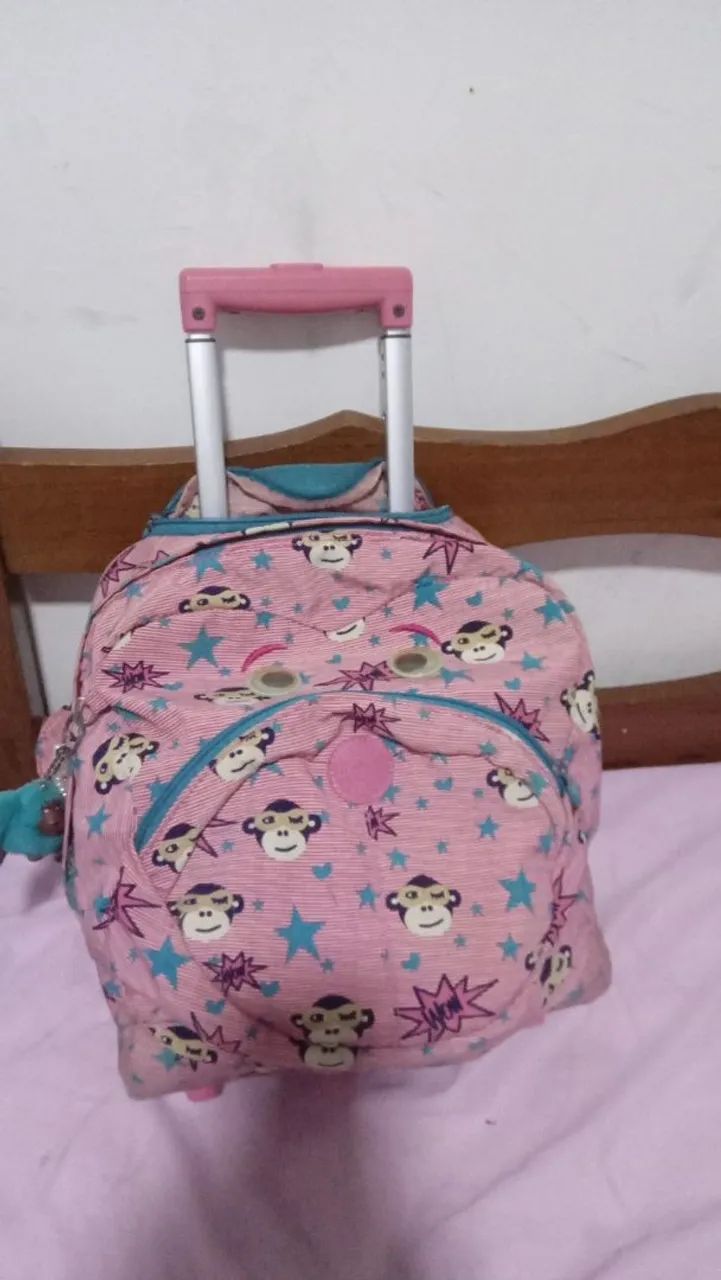 Mochila de rodinhas infantil com estampa KIPLING  - Foto 2
