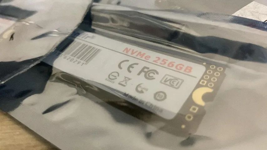 SSD M2 NVMe 256GB e 512GB.