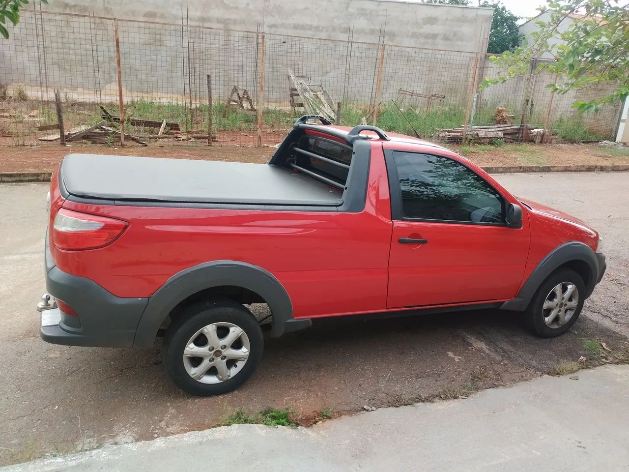 Vendo-se picape estrada simples, bem conservada!