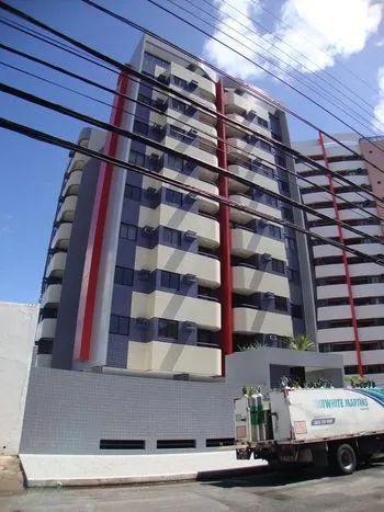 Apartamento mobiliado com 03 quartos na Jatiúca 