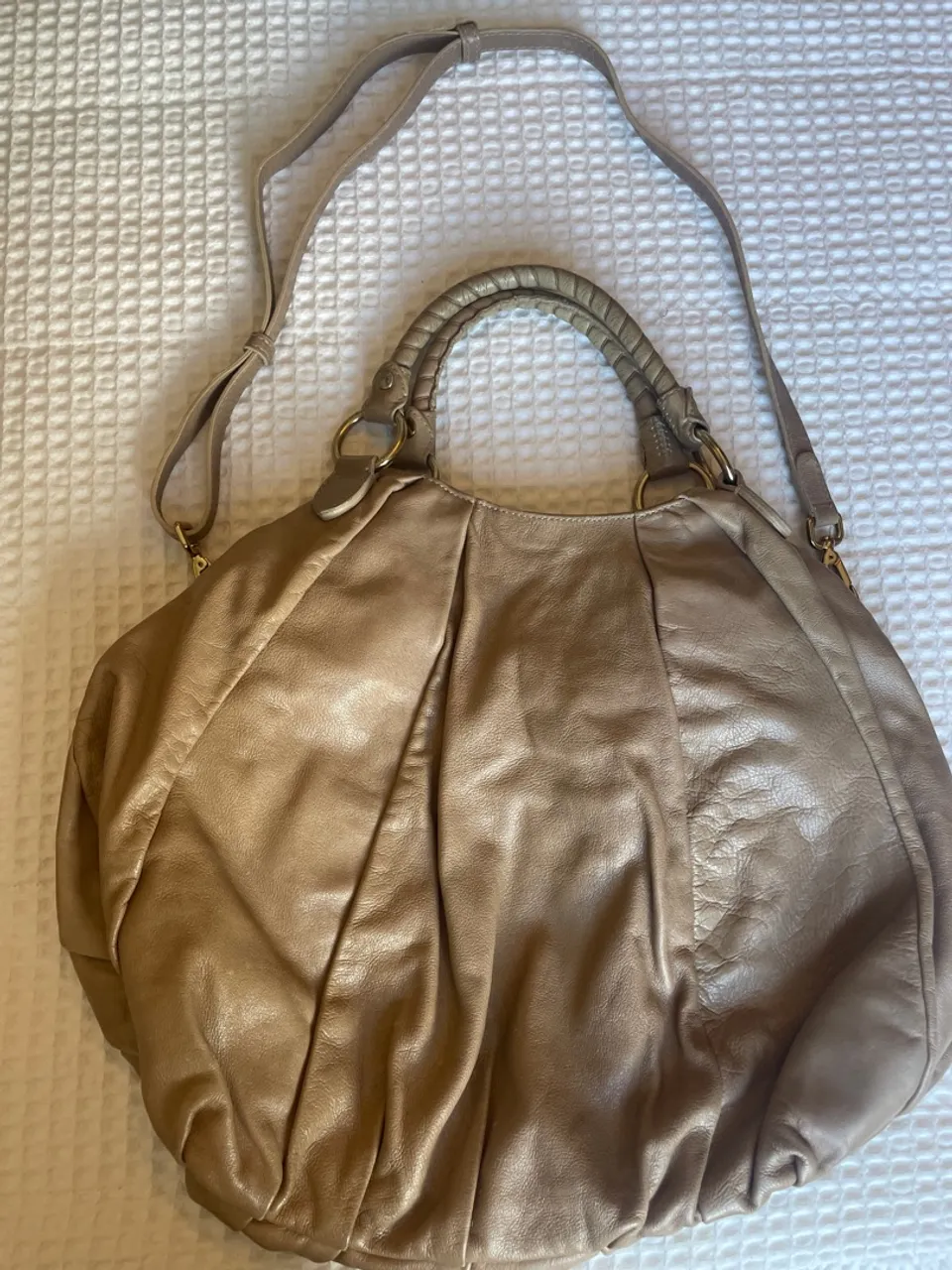 Bolsa Arezzo em couro grande