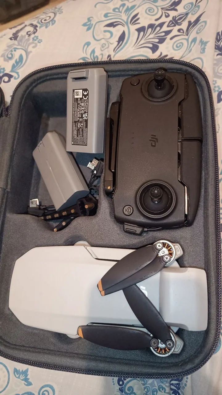 Drone DJI Mini SE com 2 baterias na caixa - Foto 3