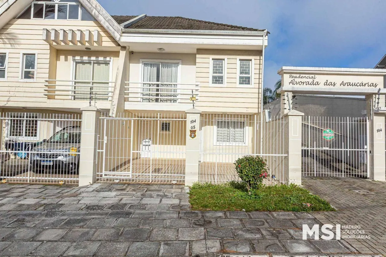 Sobrado com 3 dormitórios para alugar, 113 m² por R$ 3.645,37/mês - Atuba - Curitiba/PR