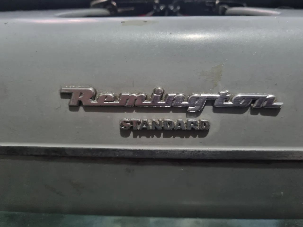 VENDO MAQUINA DE ESCREVER ANTIGA64706124563073121