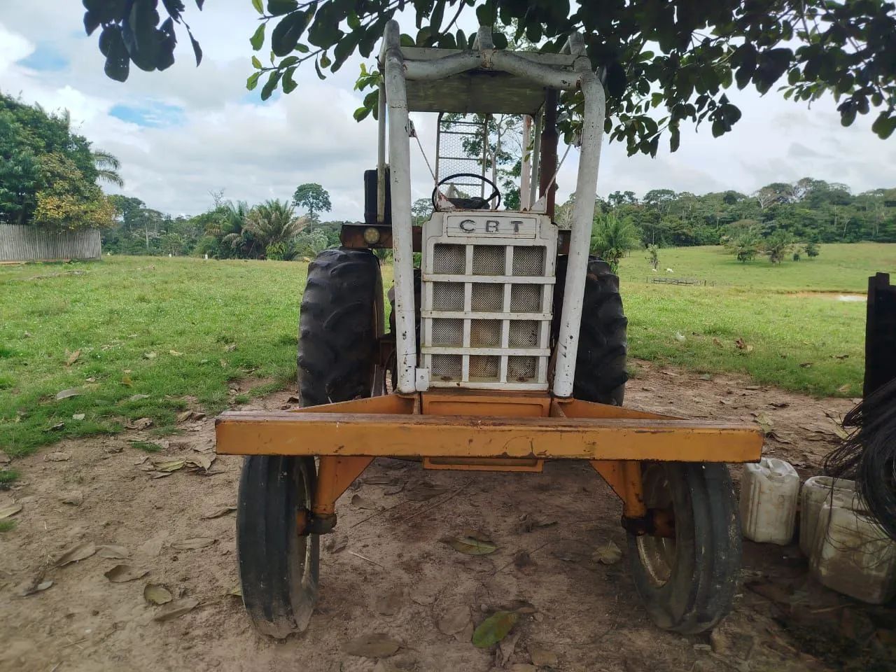 Trator CBT - Ideal para suas atividades agrícolas!