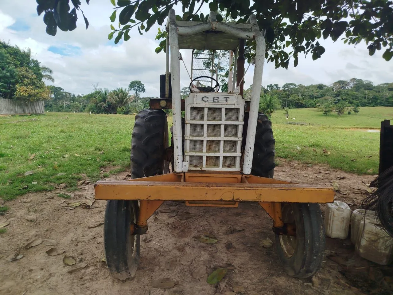 Trator CBT - Ideal para suas atividades agrícolas!