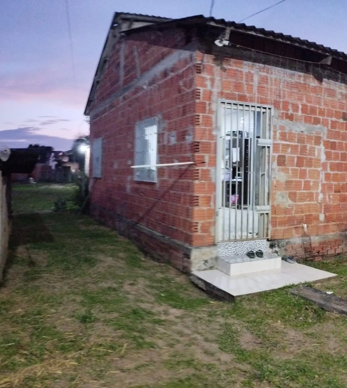 Vendo duas casas.