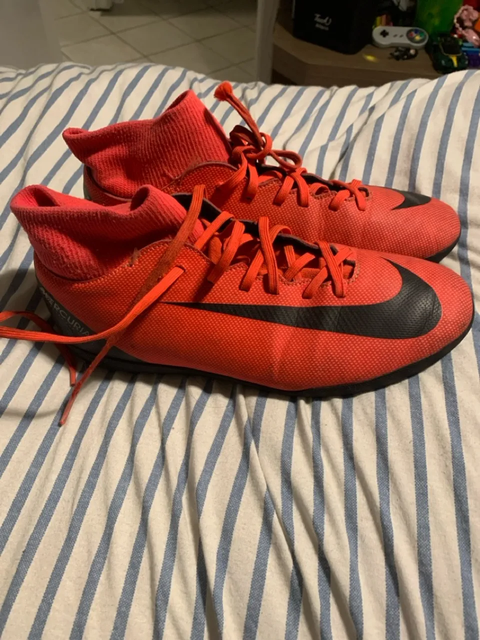 Chuteira Nike Mercurial - Vermelha